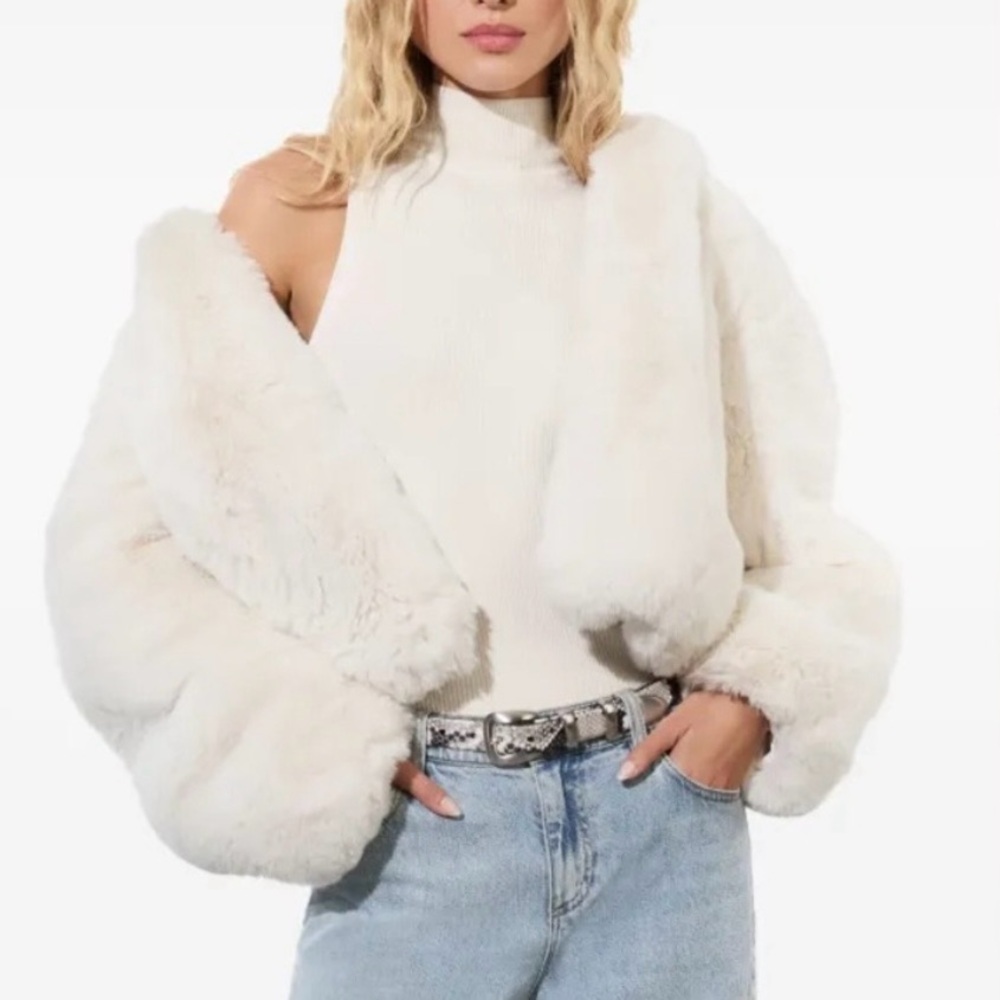 Alice + Olivia Faux Fur quilted off-white bomber jacket size M
